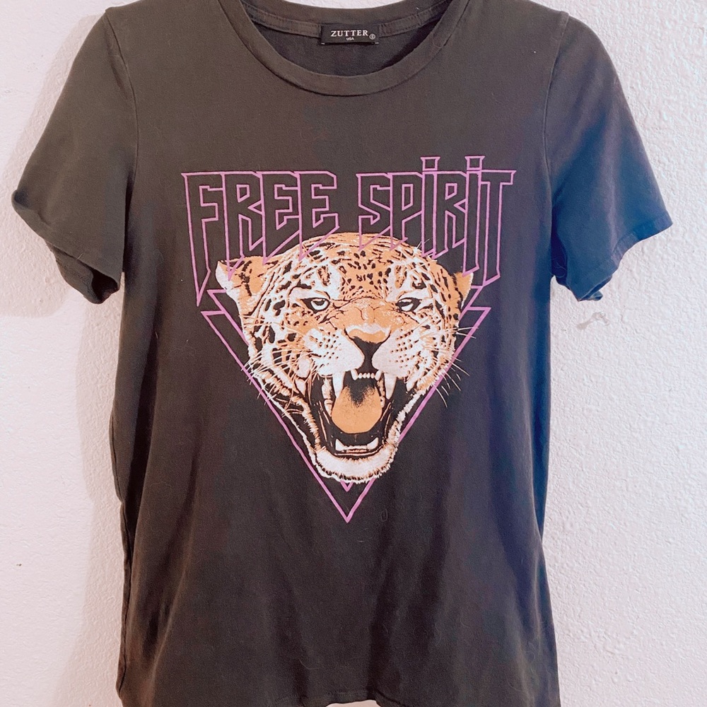 “free spirit” graphic tee